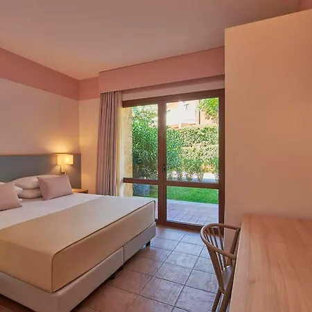 Serenusa Hotel 4*