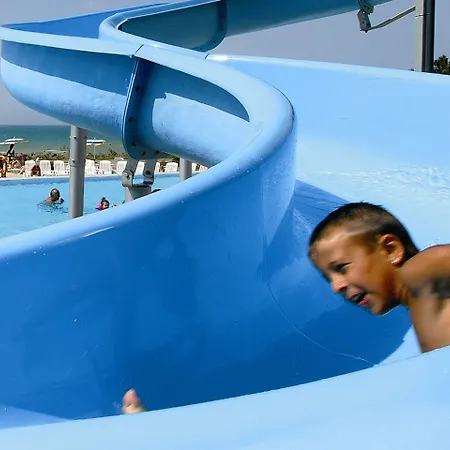 Serenusa 4* ليكاتا